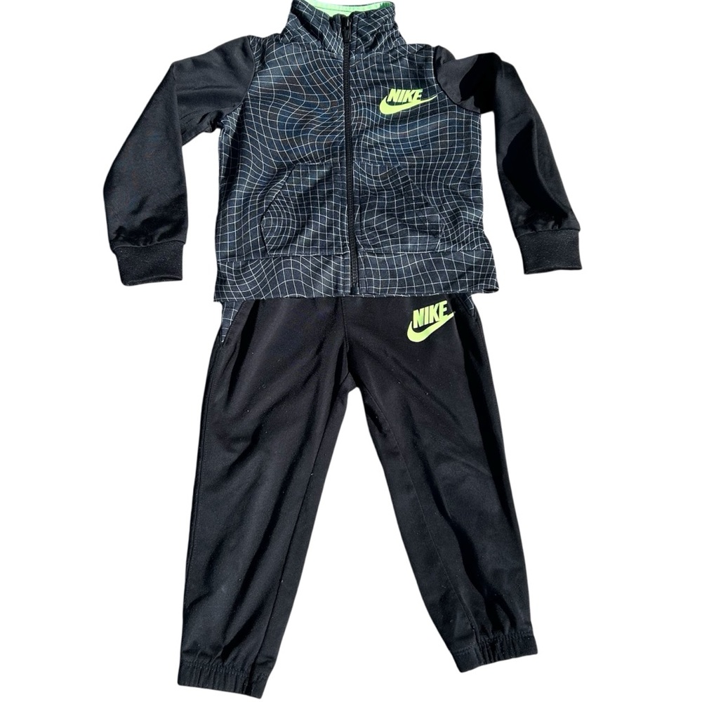 Nike 2T track suit